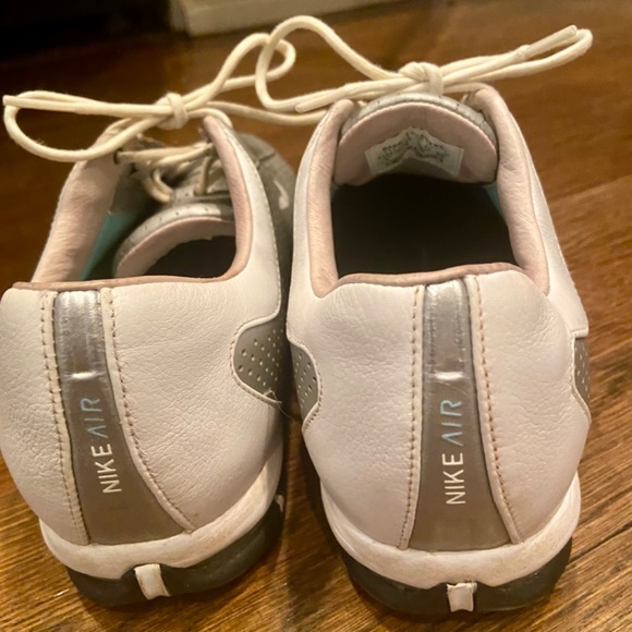 Nike Air women’s ( soft spike) size 8 golf shoes with free carrying bag - Picture 2 of 7